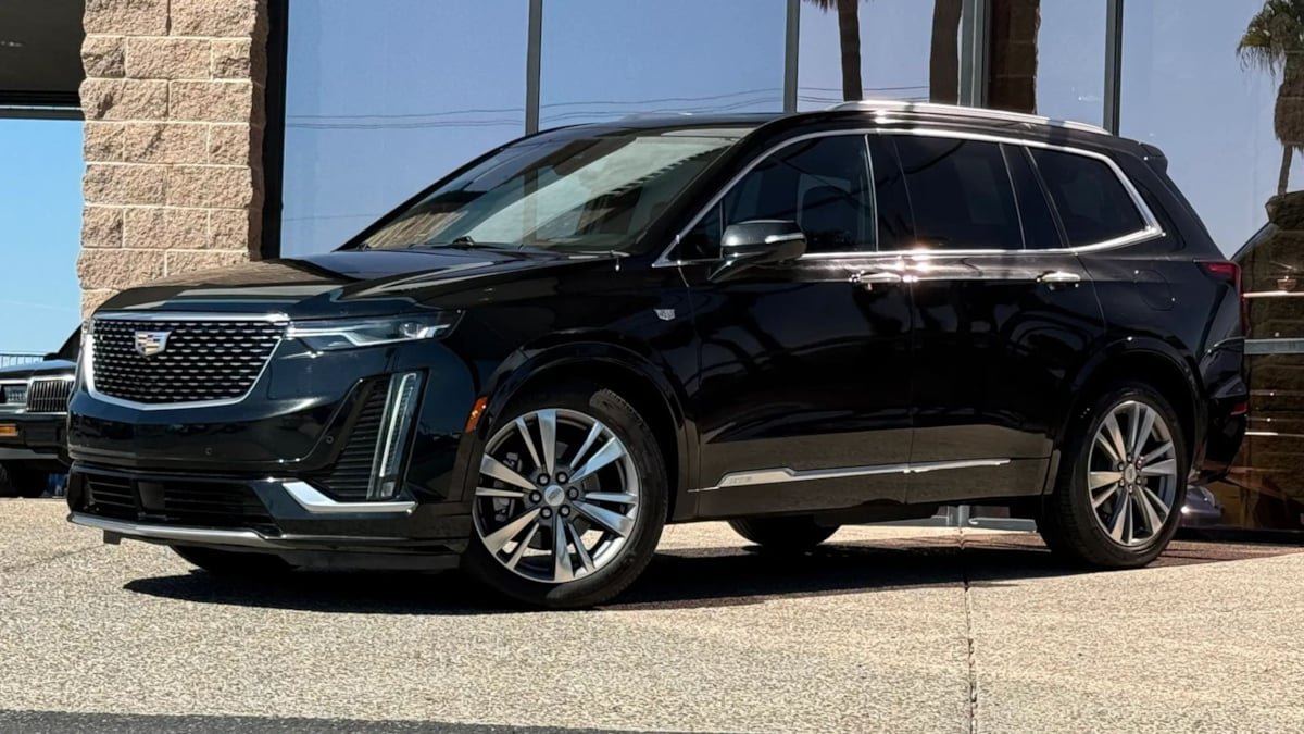 Used 2020 Cadillac XT6 Premium Luxury FWD image 3