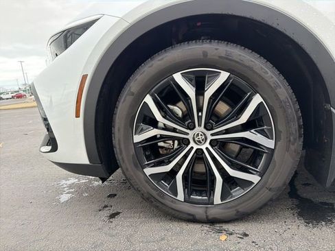 Certified 2023 Toyota Crown Limited image 11