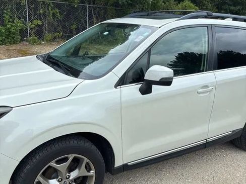 Used 2017 Subaru Forester 2.5i Touring AWD/4WD image 2