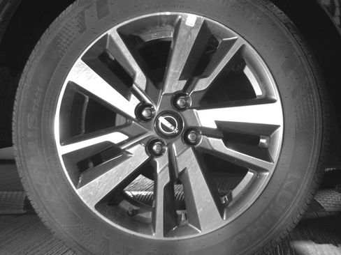 Used 2025 Nissan Versa SV FWD image 18