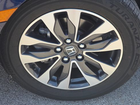 Used 2024 Honda Odyssey EX-L image 3