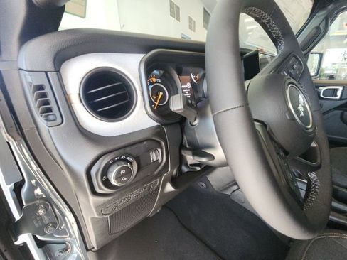 New 2025 Jeep Gladiator Sport image 42