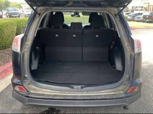 Used 2017 Toyota RAV4 LE FWD image 6