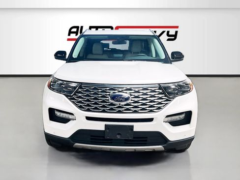 Used 2024 Ford Explorer Platinum w/ Technology Package AWD/4WD image 2