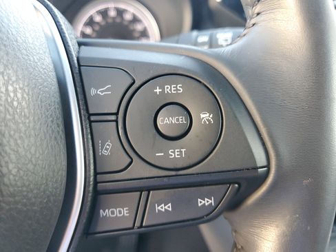 Certified 2022 Toyota Venza LE image 24