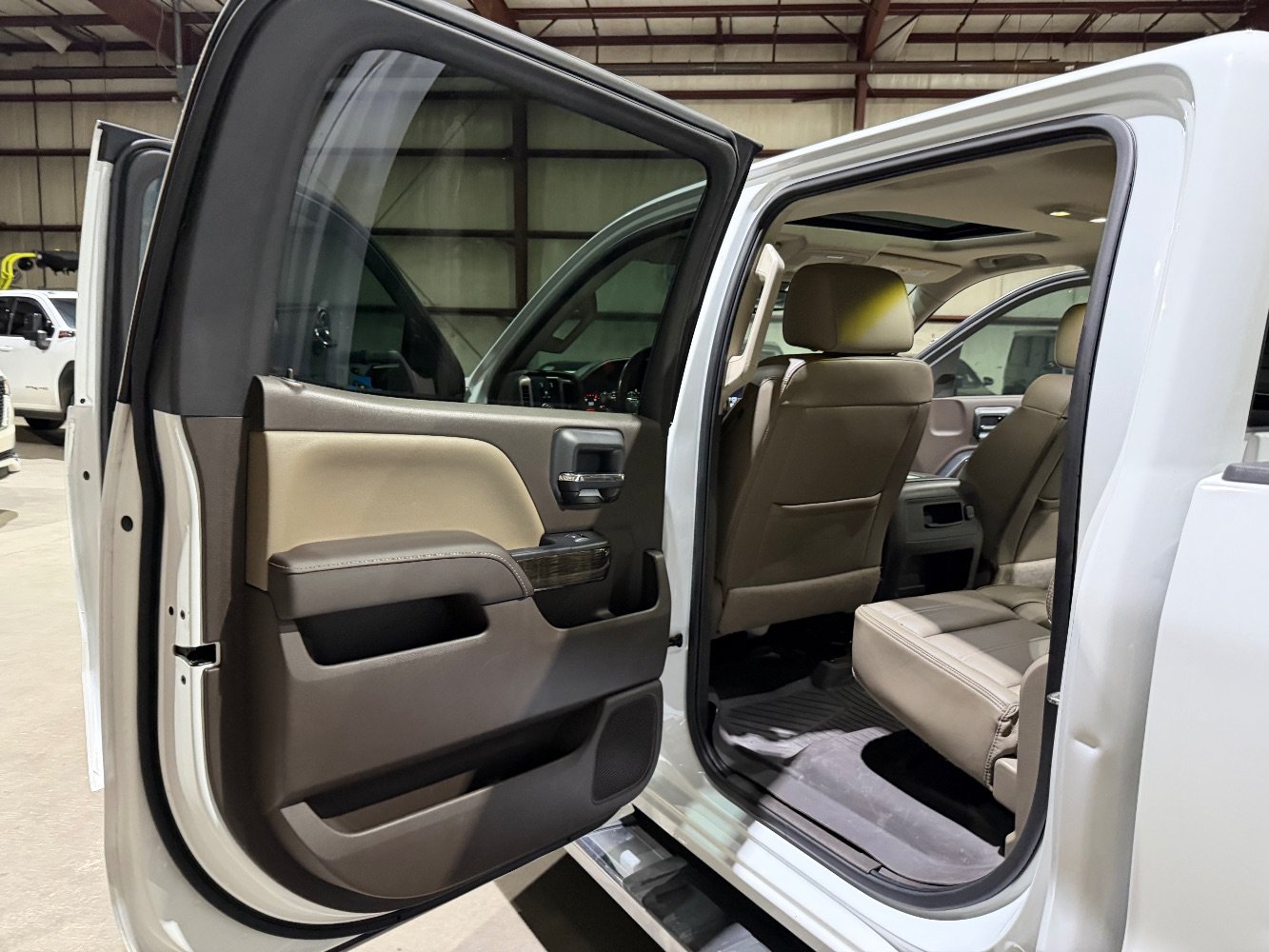 Used 2016 GMC Sierra 2500 Denali w/ Duramax Plus Package AWD/4WD image 15