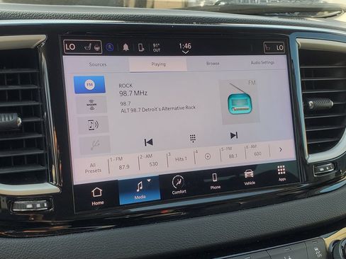 Used 2023 Chrysler Pacifica Touring-L FWD image 18