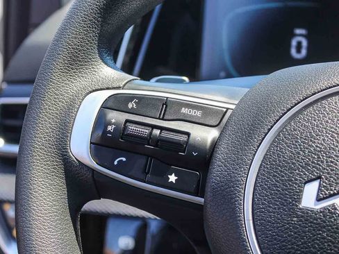 Used 2025 Kia Sportage LX AWD/4WD image 32