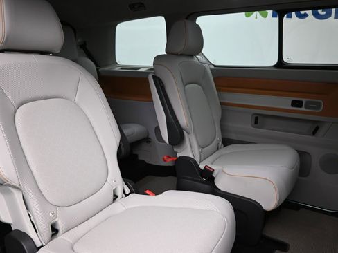 New 2025 Volkswagen ID. Buzz 1st Edition image 8