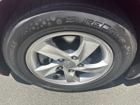 Used 2015 Hyundai Elantra SE FWD image 27