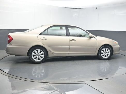 Used 2004 Toyota Camry XLE FWD image 8