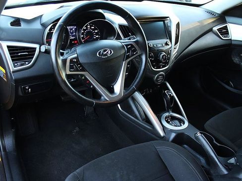 Used 2017 Hyundai Veloster FWD image 11