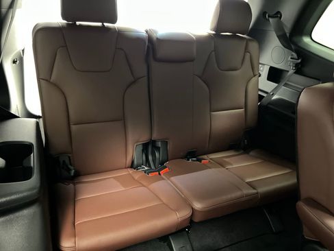 Used 2024 Kia Telluride EX w/ EX Captain's Chair Package image 39