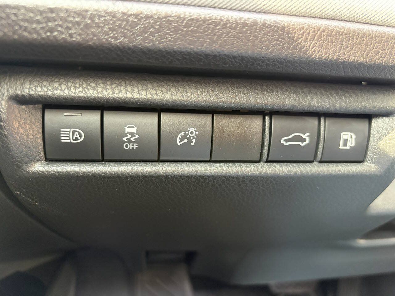 Used 2025 Toyota Camry LE w/ Convenience Package FWD image 19