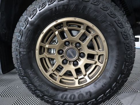 Used 2023 Toyota Tacoma 4x4 Double Cab image 33