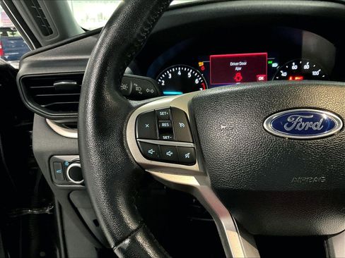 Used 2023 Ford Explorer XLT AWD/4WD image 11