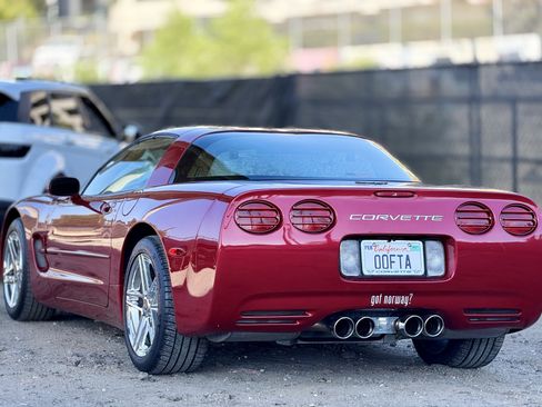 Used 2001 Chevrolet Corvette Coupe w/ Preferred Equipment Group2 RWD image 10