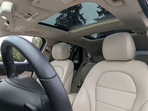 Used 2018 Mercedes-Benz GLC 300 4MATIC image 25