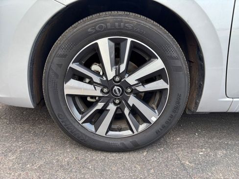 Used 2025 Nissan Versa SV FWD image 28