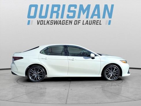 Used 2021 Toyota Camry XLE image 2