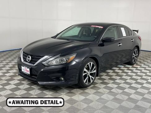 Used 2017 Nissan Altima 2.5 SR w/ Midnight Edition Package FWD image 1