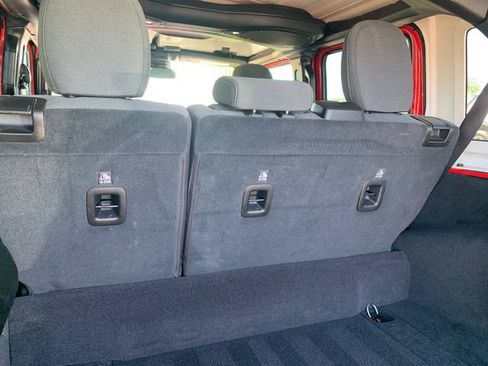 Used 2025 Jeep Wrangler Unlimited Sahara AWD/4WD image 13