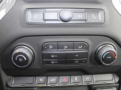 Used 2020 Chevrolet Silverado 1500 Custom w/ Custom Convenience Package image 22