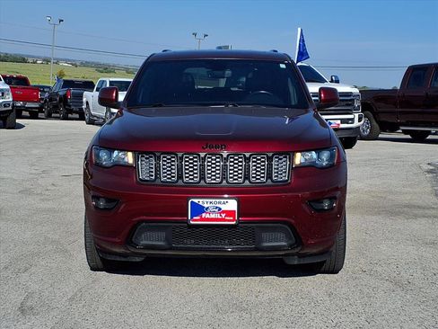 Used 2020 Jeep Grand Cherokee Altitude image 2