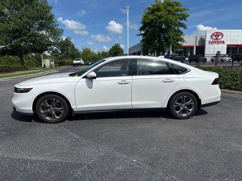 Used 2023 Honda Accord EX image 3