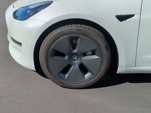Used 2023 Tesla Model 3 Standard Range image 9