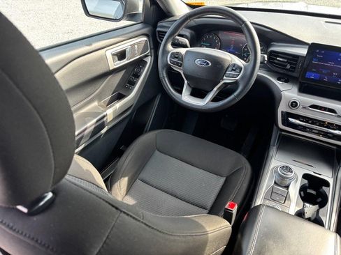 Used 2024 Ford Explorer XLT AWD/4WD image 15