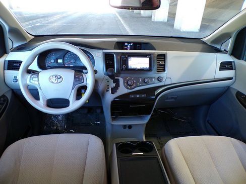 Used 2012 Toyota Sienna LE AWD/4WD image 12