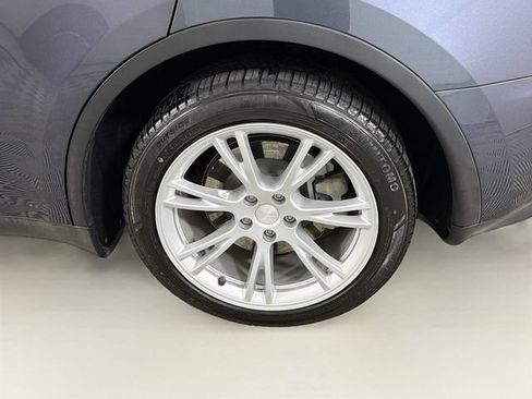 Used 2023 Tesla Model Y AWD image 31