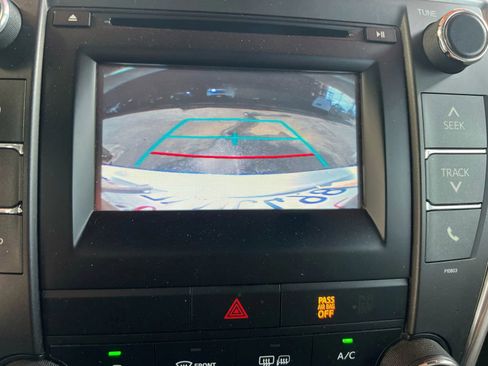 Used 2015 Toyota Camry LE image 12