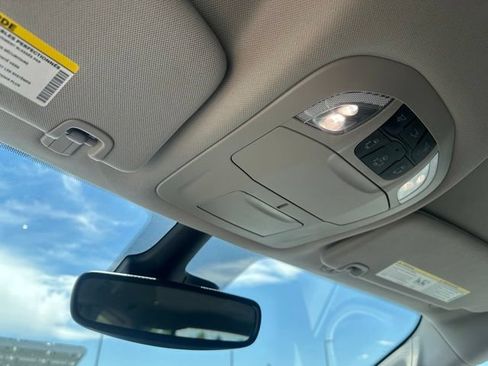 Used 2024 Chrysler Pacifica Touring-L FWD image 13