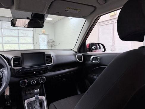 Used 2022 Hyundai Venue SE w/ Cargo Package FWD image 23