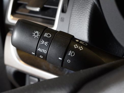 Used 2018 Subaru Forester 2.5i Touring AWD/4WD image 16
