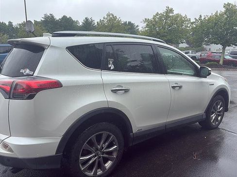 Used 2017 Toyota RAV4 Limited AWD/4WD image 4