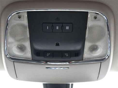 Used 2023 Chrysler 300 Touring L image 18