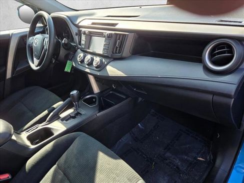 Used 2018 Toyota RAV4 LE image 20