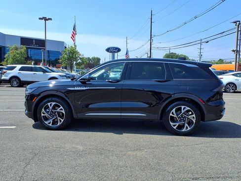 Used 2025 Lincoln Nautilus Premier image 4