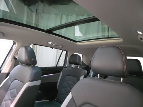 Used 2024 Volkswagen Atlas Peak Edition SE image 25