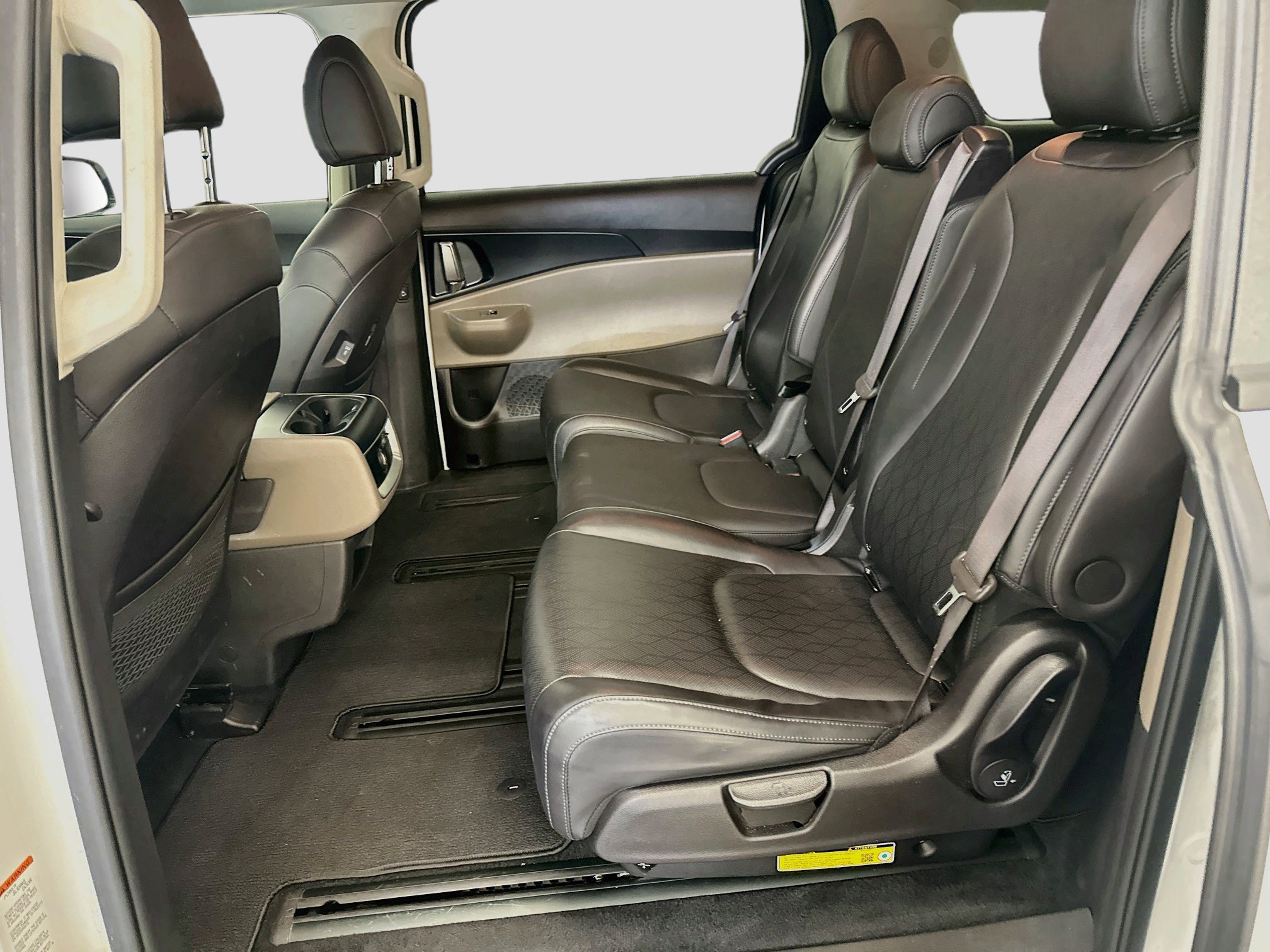 Used 2025 Kia Carnival FWD image 29