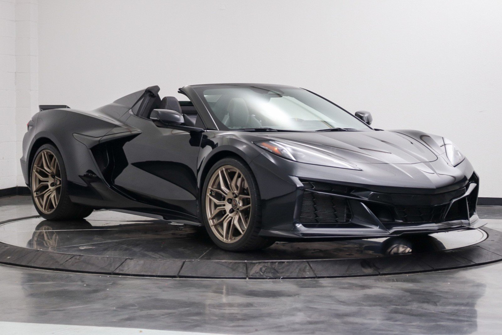 Used 2024 Chevrolet Corvette Z06 RWD image 15