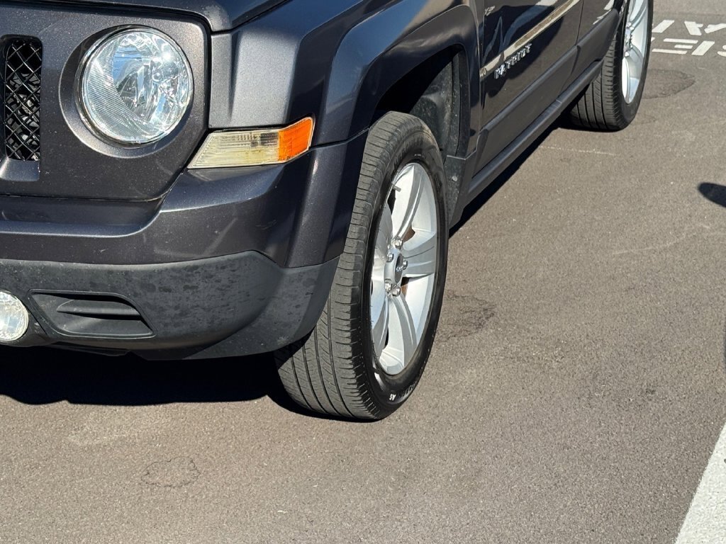 Used 2016 Jeep Patriot Latitude w/ Sun/Sound Group AWD/4WD image 4