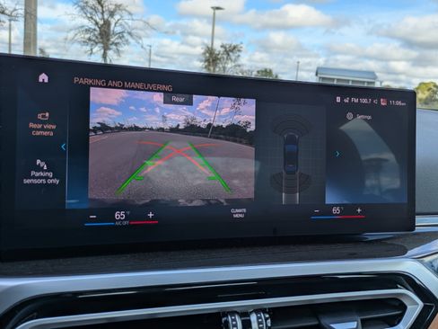 Used 2023 BMW 330i Sedan w/ Premium Package image 24