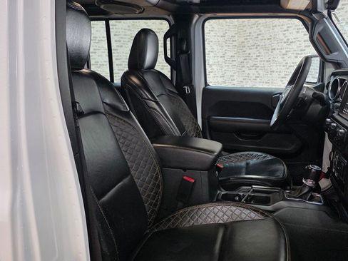 Used 2023 Jeep Gladiator Overland image 14