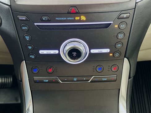 Used 2019 Ford Edge Titanium w/ Equipment Group 301A AWD/4WD image 24