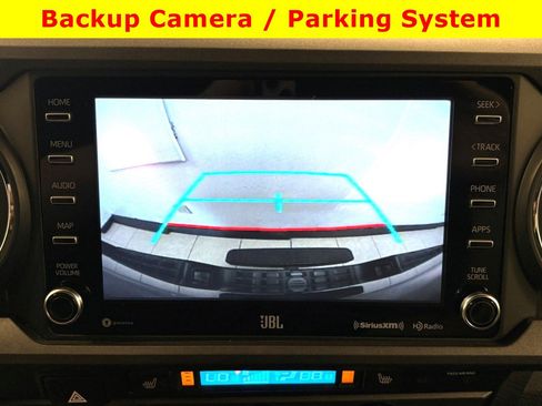 Used 2022 Toyota Tacoma TRD Sport w/ TRD Premium Sport Package AWD/4WD image 19