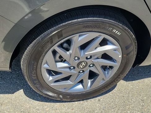 Used 2024 Hyundai Elantra SEL FWD image 28